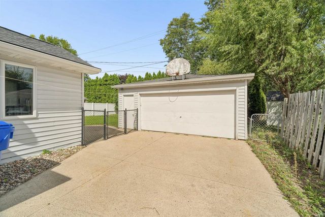 1024 E LINDBERGH STREET, Appleton, WI 54911