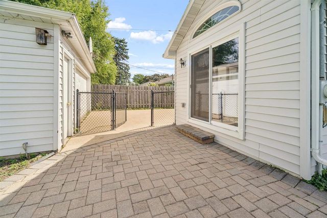 1024 E LINDBERGH STREET, Appleton, WI 54911