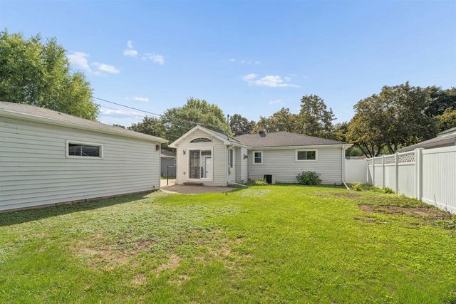 1024 E LINDBERGH STREET, Appleton, WI 54911