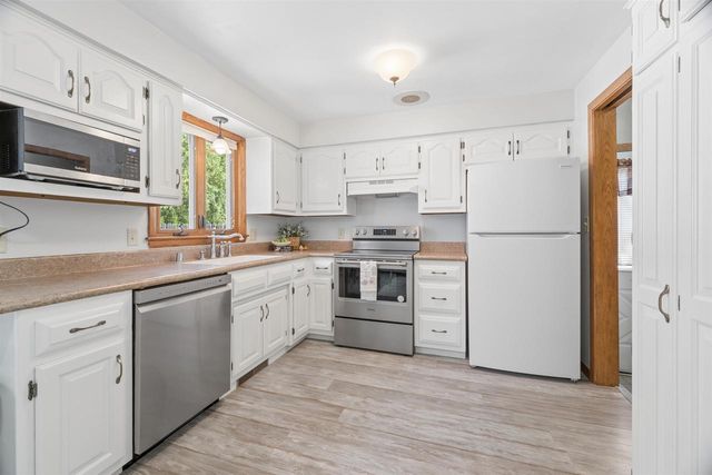 1024 E LINDBERGH STREET, Appleton, WI 54911