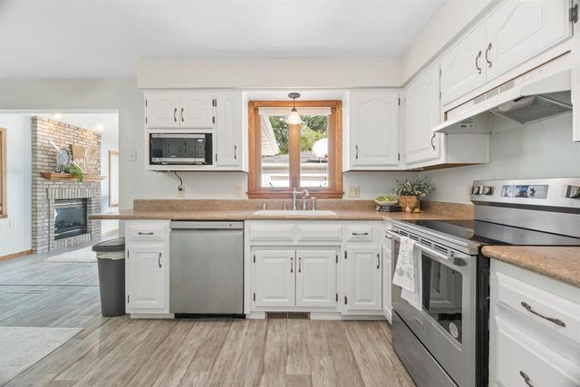 1024 E LINDBERGH STREET, Appleton, WI 54911
