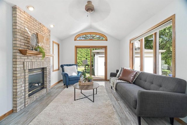 1024 E LINDBERGH STREET, Appleton, WI 54911