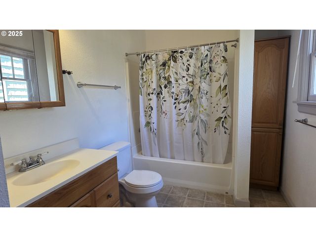 708 W FOURTH PLAIN Blvd, Vancouver, WA 98660