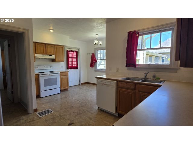708 W FOURTH PLAIN Blvd, Vancouver, WA 98660