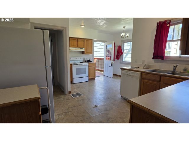 708 W FOURTH PLAIN Blvd, Vancouver, WA 98660