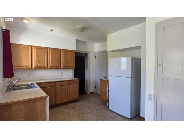 708 W FOURTH PLAIN Blvd, Vancouver, WA 98660