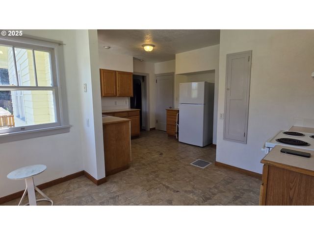 708 W FOURTH PLAIN Blvd, Vancouver, WA 98660