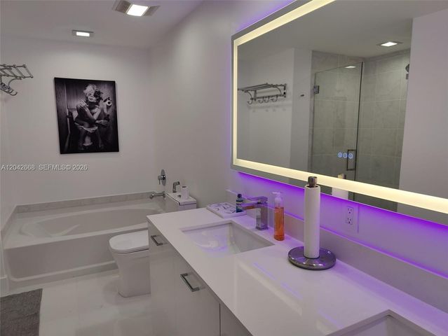 951 Brickell Ave 2704, Miami, FL 33131