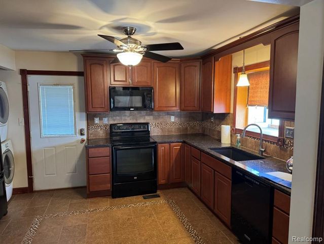 24066 Kraft Place, Romulus, MI 48174