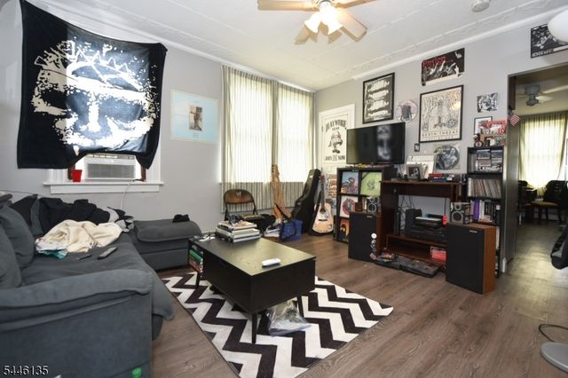 301 Burhans Ave, Haledon Boro, NJ 07508