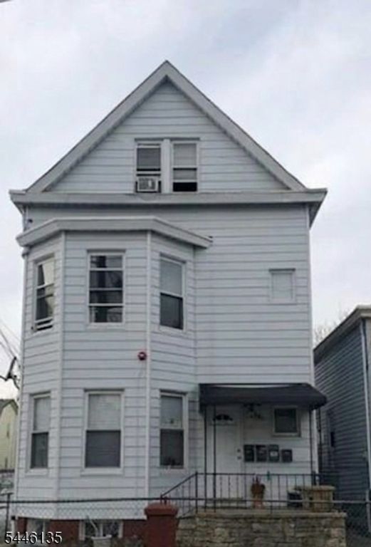301 Burhans Ave, Haledon Boro, NJ 07508