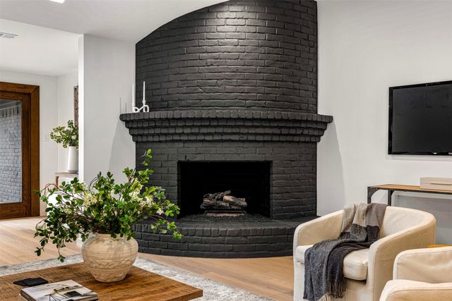 8825 Vista Oaks Circle, Dallas, TX 75243