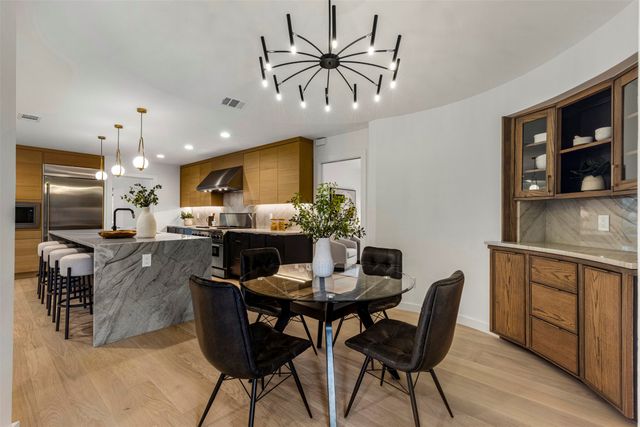 8825 Vista Oaks Circle, Dallas, TX 75243