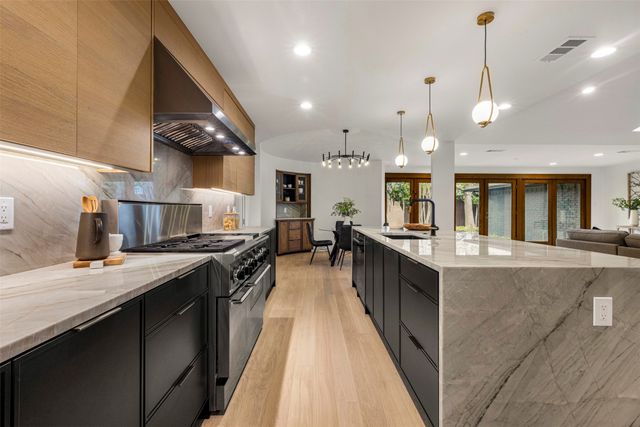 8825 Vista Oaks Circle, Dallas, TX 75243