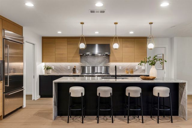 8825 Vista Oaks Circle, Dallas, TX 75243