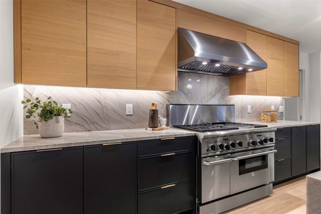 8825 Vista Oaks Circle, Dallas, TX 75243