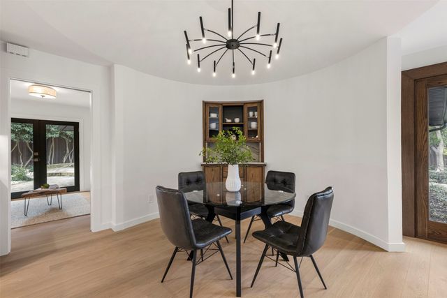 8825 Vista Oaks Circle, Dallas, TX 75243