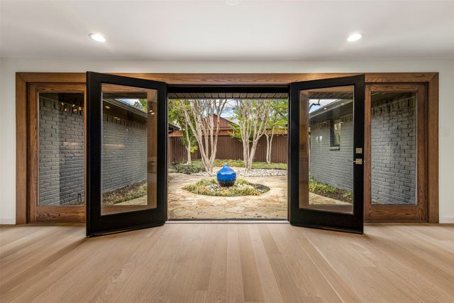 8825 Vista Oaks Circle, Dallas, TX 75243