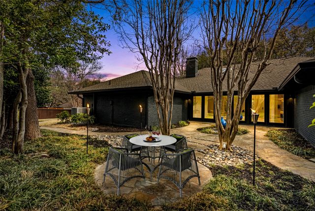 8825 Vista Oaks Circle, Dallas, TX 75243