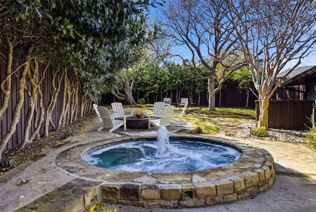 8825 Vista Oaks Circle, Dallas, TX 75243