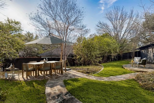 8825 Vista Oaks Circle, Dallas, TX 75243