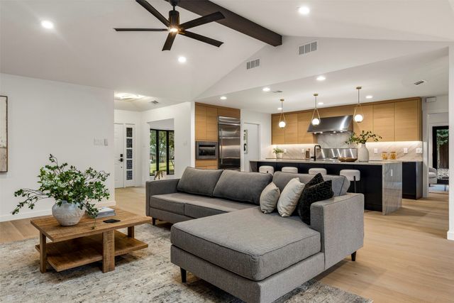 8825 Vista Oaks Circle, Dallas, TX 75243