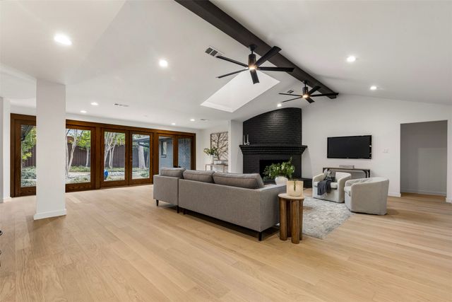 8825 Vista Oaks Circle, Dallas, TX 75243