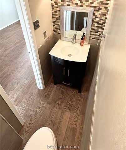 1904 Dartmouth Street N2, College Station, TX 77840