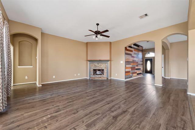 1512 Nacogdoches Valley Drive, League City, TX 77573