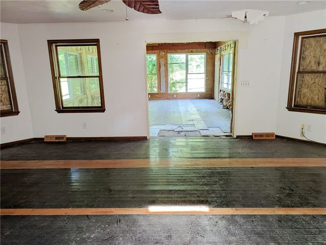 127 Clearview Dr, South Huntingdon, PA 15679