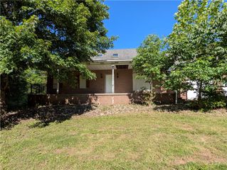 127 Clearview Dr, South Huntingdon, PA 15679