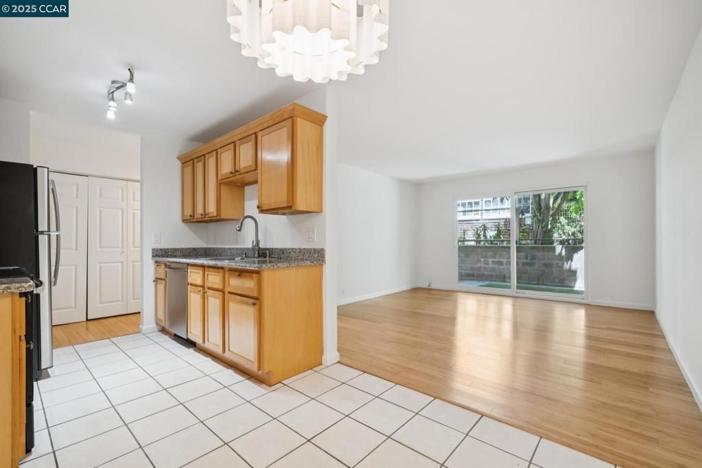 150 Pearl St 122, Oakland, CA 94611