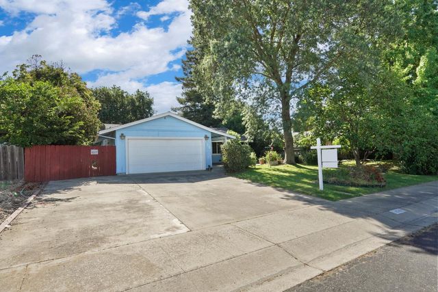 174 Hemlock Dr, Lodi, CA 95240