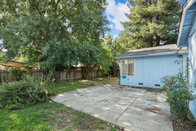 174 Hemlock Dr, Lodi, CA 95240