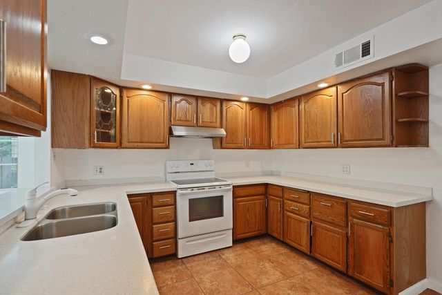 174 Hemlock Dr, Lodi, CA 95240