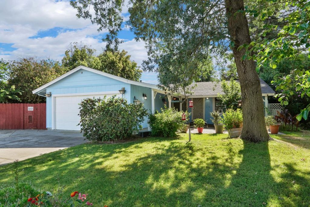 174 Hemlock Dr, Lodi, CA 95240