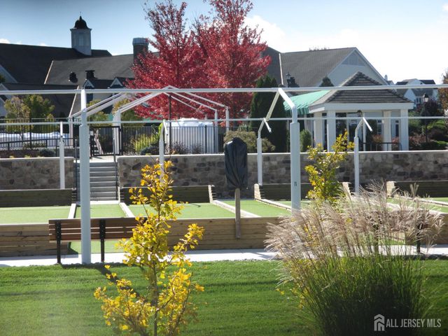 3 Inter Lachen Court, Monroe, NJ 08831