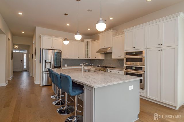 3 Inter Lachen Court, Monroe, NJ 08831