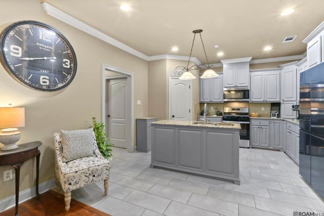 8135 Lavender Dr, Baton Rouge, LA 70818