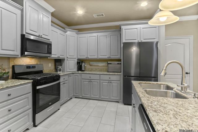 8135 Lavender Dr, Baton Rouge, LA 70818