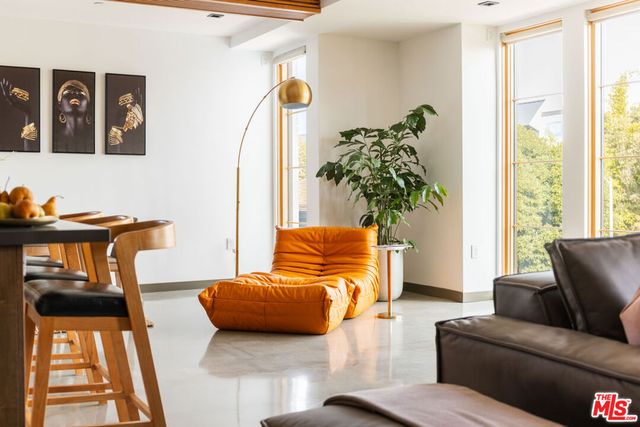 547 N Sweetzer Avenue 202, West Hollywood, CA 90048