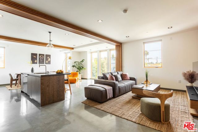 547 N Sweetzer Avenue 202, West Hollywood, CA 90048