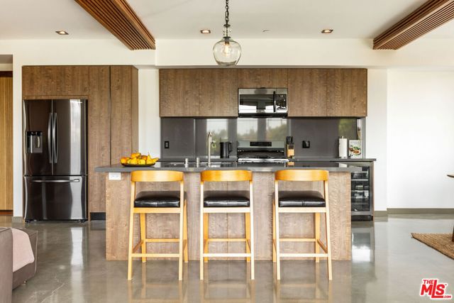 547 N Sweetzer Avenue 202, West Hollywood, CA 90048