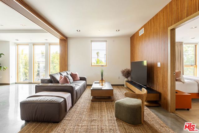 547 N Sweetzer Avenue 202, West Hollywood, CA 90048