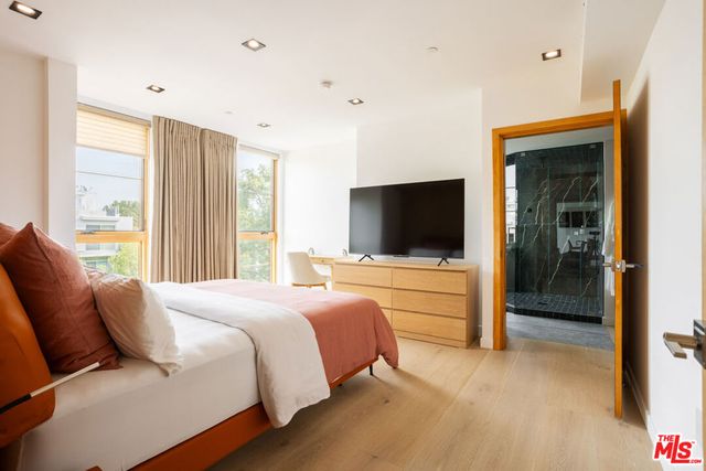 547 N Sweetzer Avenue 202, West Hollywood, CA 90048