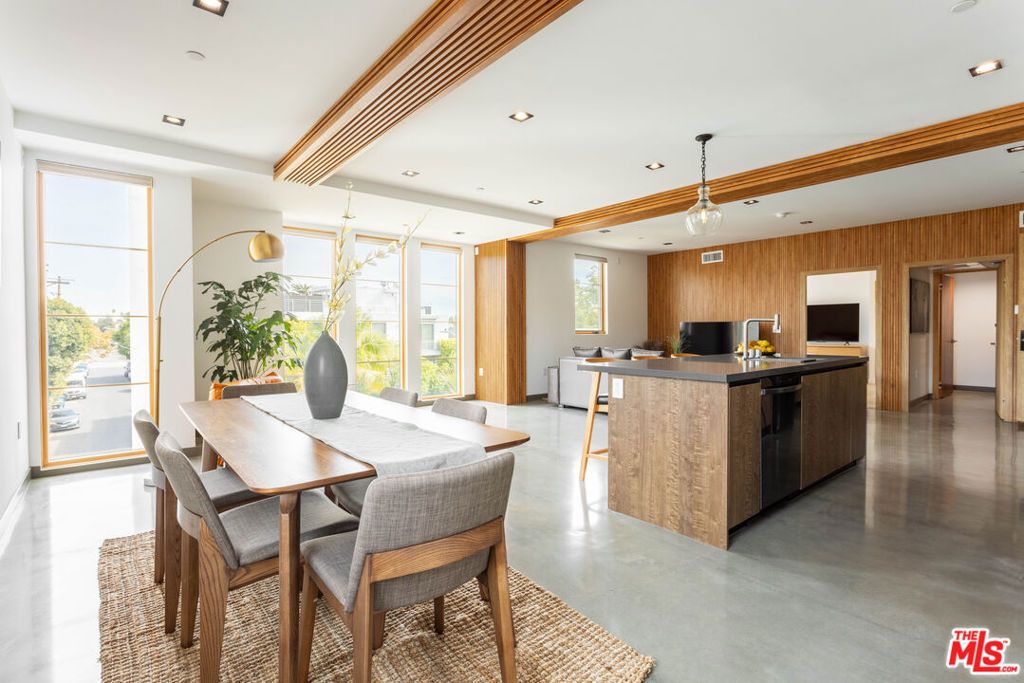 547 N Sweetzer Avenue 202, West Hollywood, CA 90048