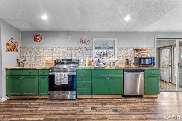 7924 W Forest Hills Drive, Dittmer, MO 63023