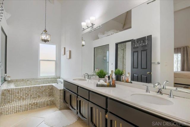 12550 Shropshire Ln, San Diego, CA 92128