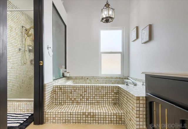 12550 Shropshire Ln, San Diego, CA 92128