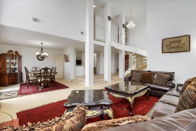 12550 Shropshire Ln, San Diego, CA 92128